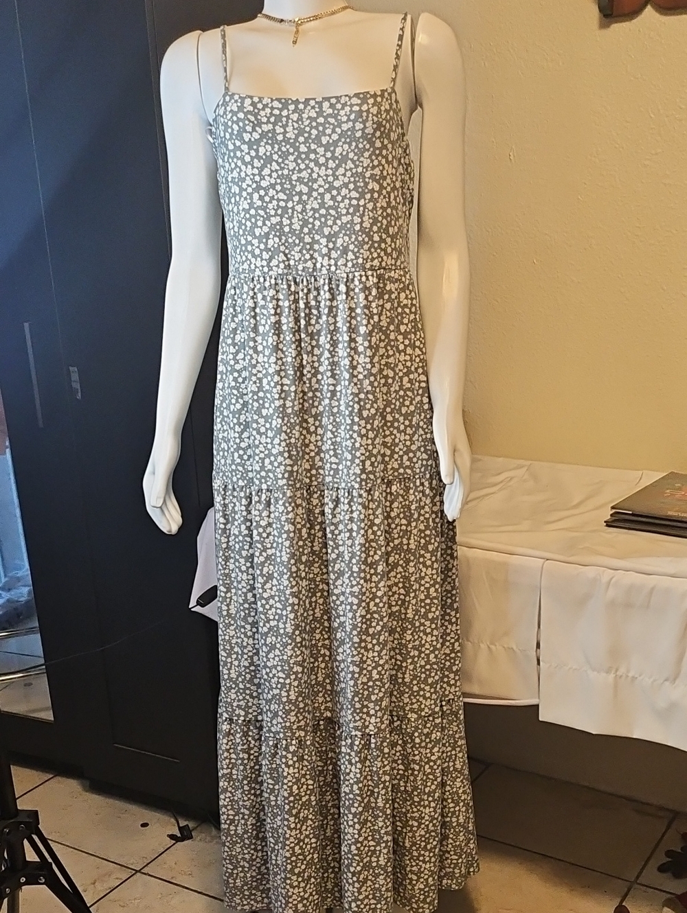SO Gray Floral Spaghetti-Strap Tiered Maxi Dress